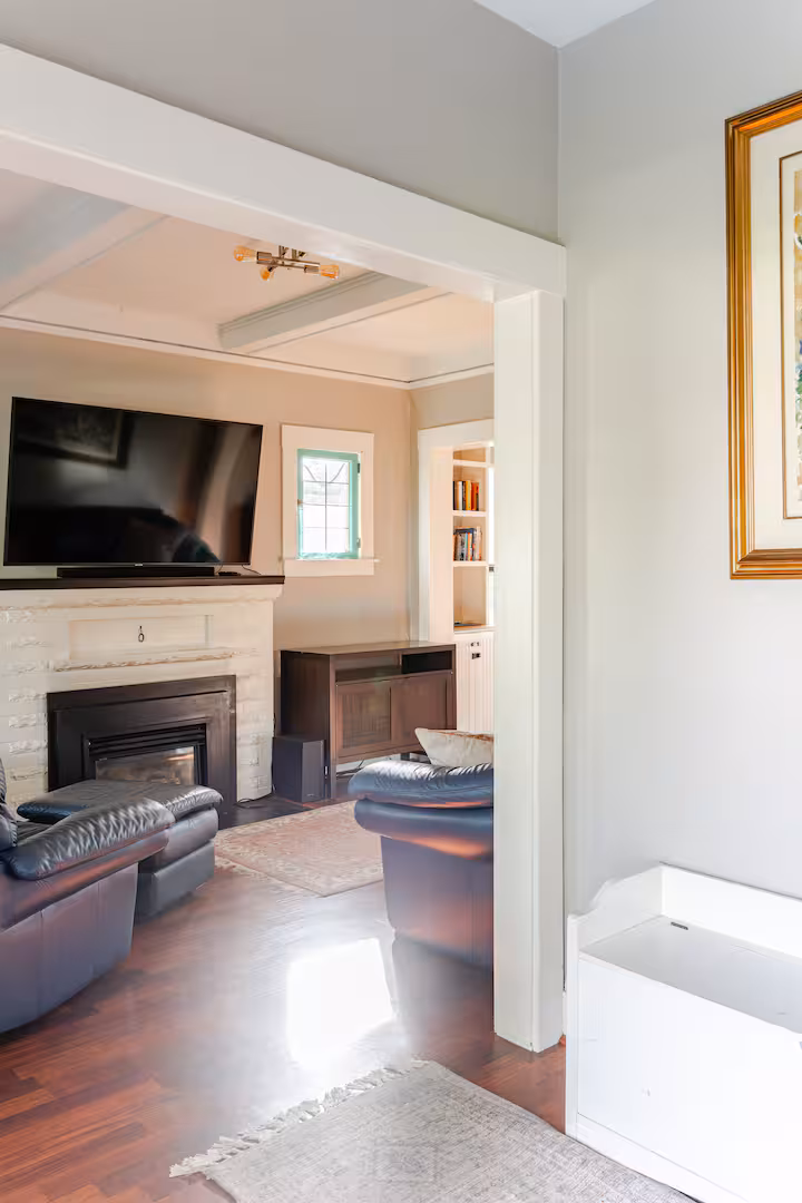 Entry of the Seattle craftsman furnished rental